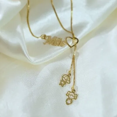 colar ouro filhos - mae gravatinha com casal pendurados