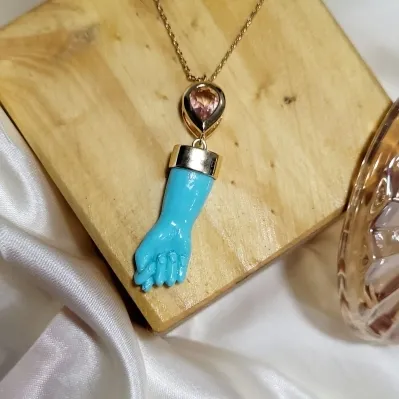 colar ouro gota contrária rosa com figa de baquelite turquesa