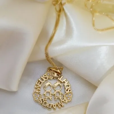 colar ouro mandala escrita meus filhos amados com dois meninos
