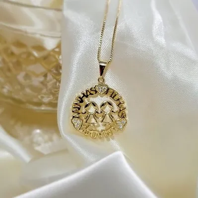 colar ouro mandala escrita minhas filhas amadas com duas meninas
