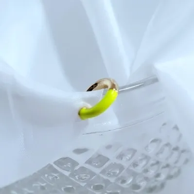 piercing ouro esmaltado neon amarelo
