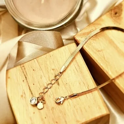 pulseira ouro fita com ponto de luz