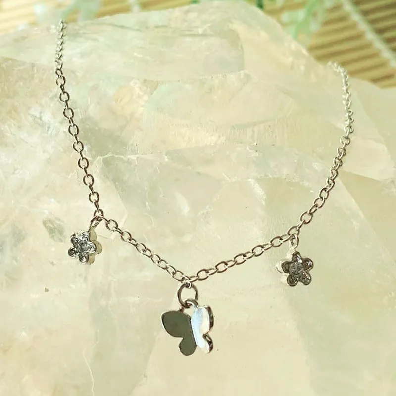 pulseira rodio borboleta lisa e flor com pedras cristais