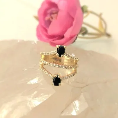 anel ouro grosso meio zirconias vazado + 2 bicos zirconias pontas cristal