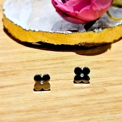 brinco aço flor 4 petalas arredondadas
