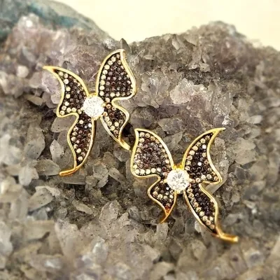 brinco borboleta com zirconias morganita e meio cristal