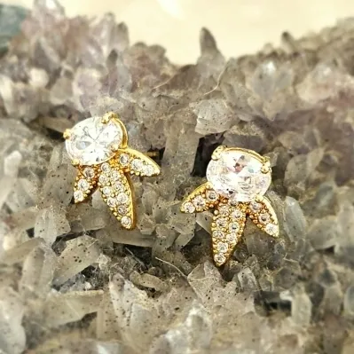 brinco ouro cristal oval com 3 folhas zirconias