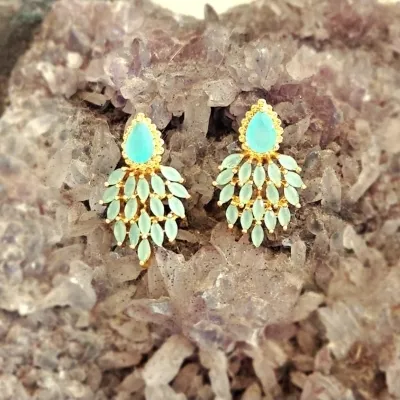 brinco ouro gota azul com caida navetes azuis forma cauda pavao
