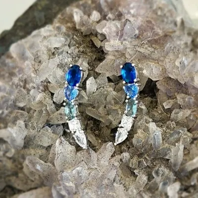 brinco ródio ear cuff cristais formas geométricas degrade azul