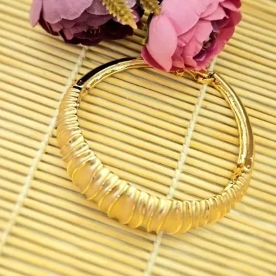 Pulseira bracelete ouro texturizada listras
