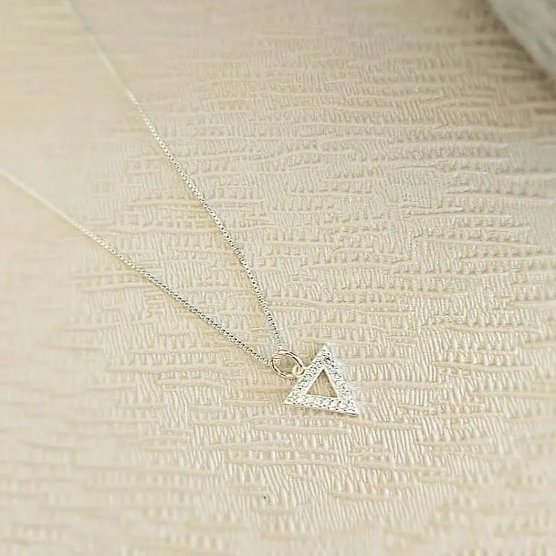 colar prata triangulo cravejado cristal