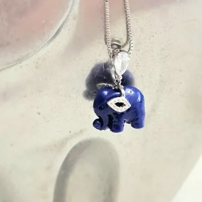 colar ródio elefante baquelite azul pequeno