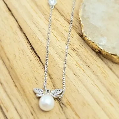 colar ródio libélula cravejada com uma pérola