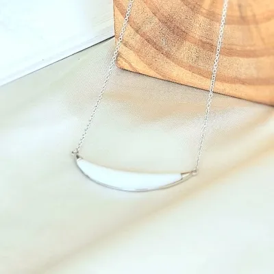 colar rodio lua deitada esmaltado branco