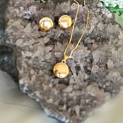 conjunto ouro circulo cravejado em cima