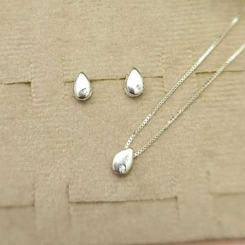 conjunto prata gota lisa com uma zirconia cristal