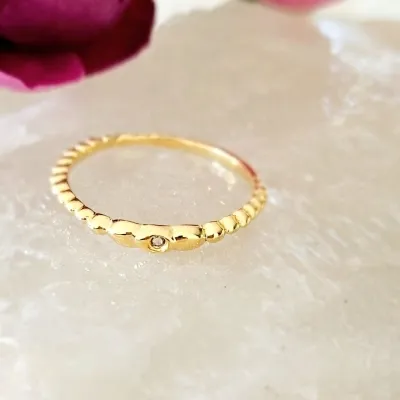 anel ouro contorno bolinhas com zircônia cravejada