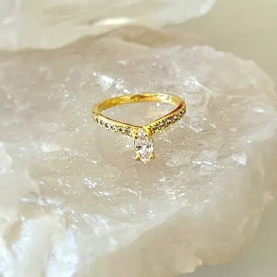 anel ouro fitele V zirconias meio navete cristal