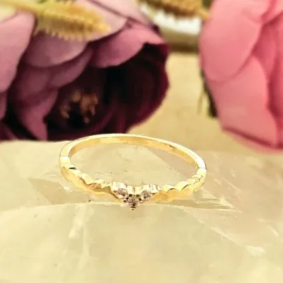 anel ouro zigzag com 3 zircônias coração