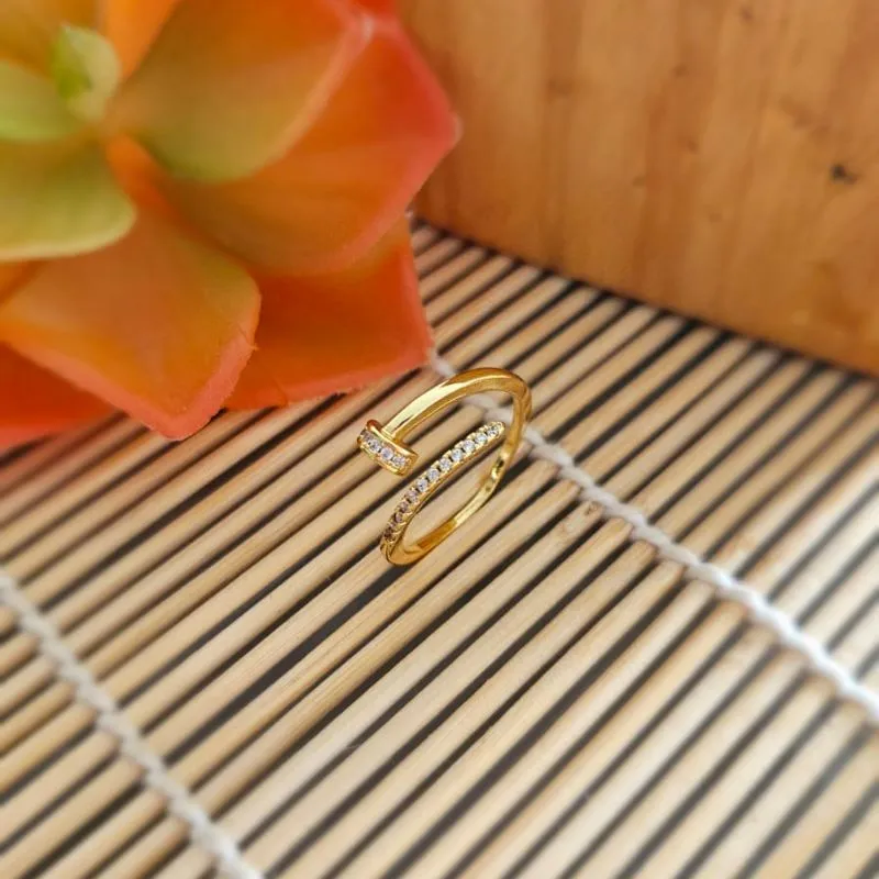 anel ouro prego cravejado inspiração cartier
