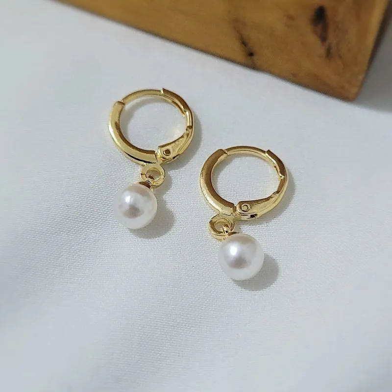 brinco ouro argola com perola pendurada