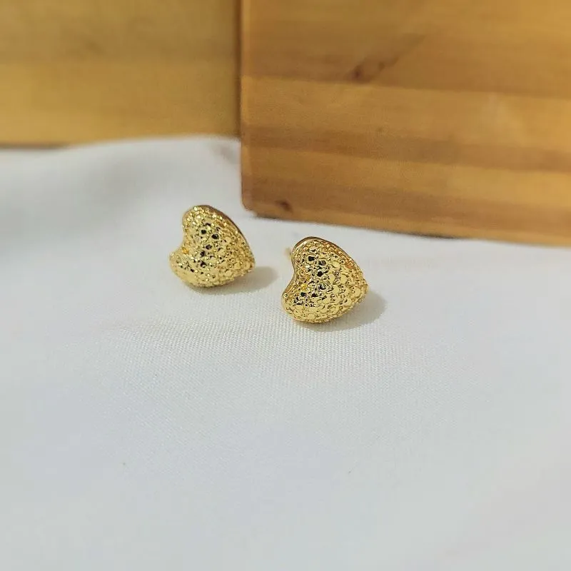 brinco ouro coração trabalhado