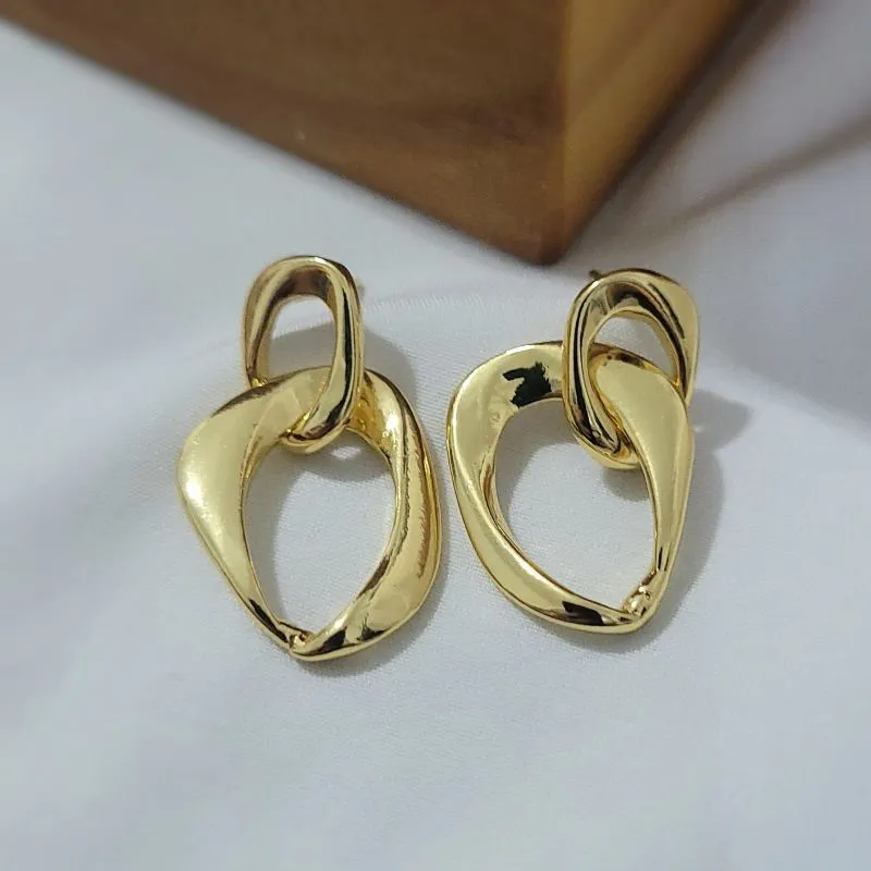 brinco ouro elos pendurados