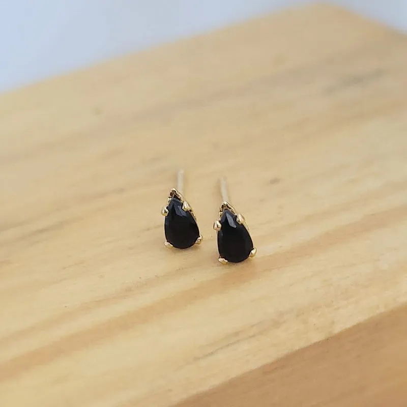 brinco ouro gota pedra preta mini