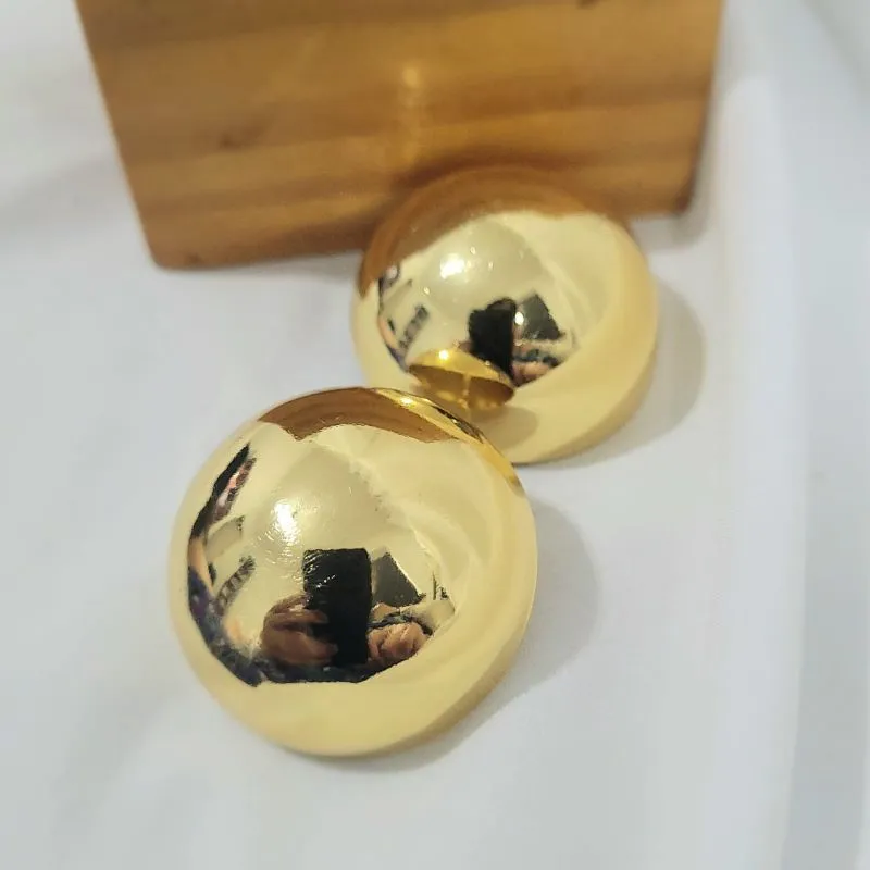 brinco ouro meia bola lisa