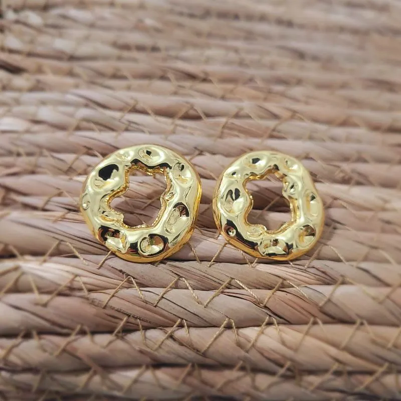brinco ouro orgânico martelado