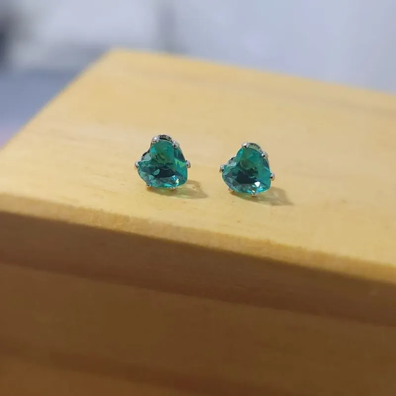brinco rodio coração verde grande