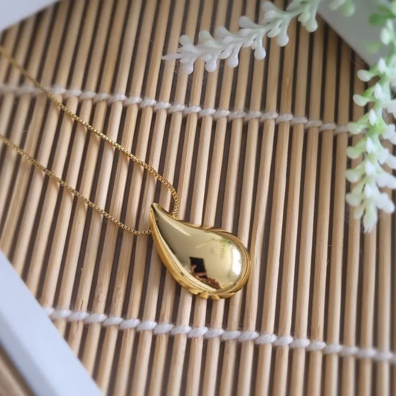 colar ouro gota curvada lisa