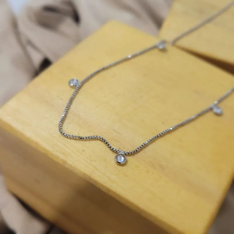 colar rodio com pontos de luz cristal