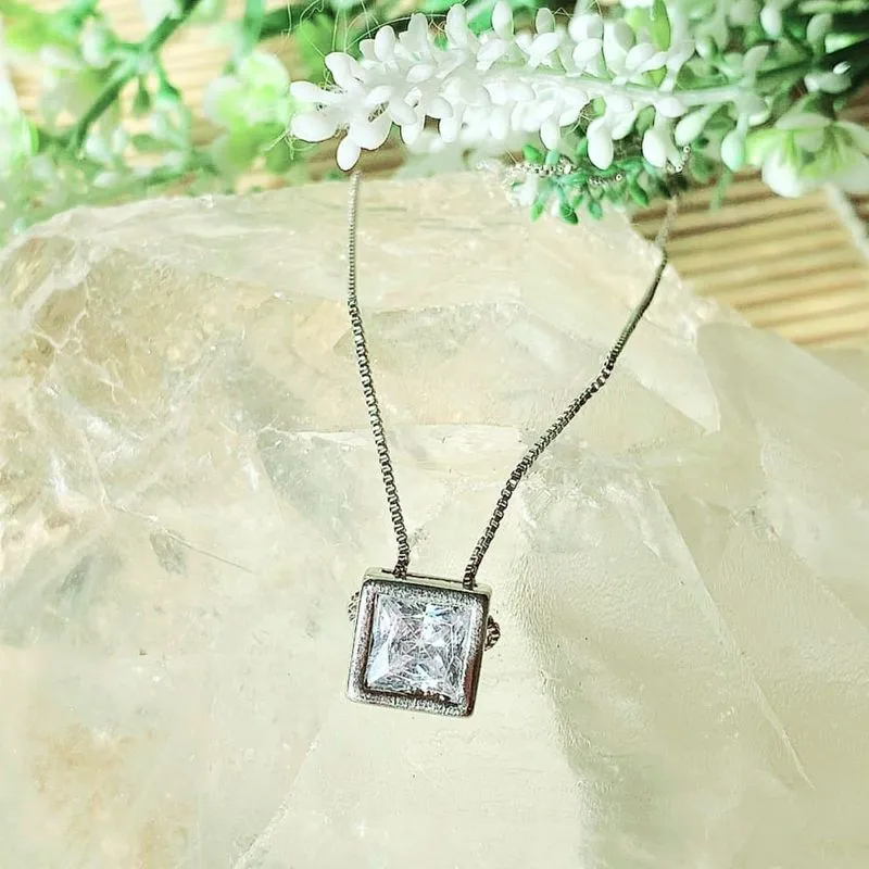 colar rodio gravata ponto de luz quadrado cristal