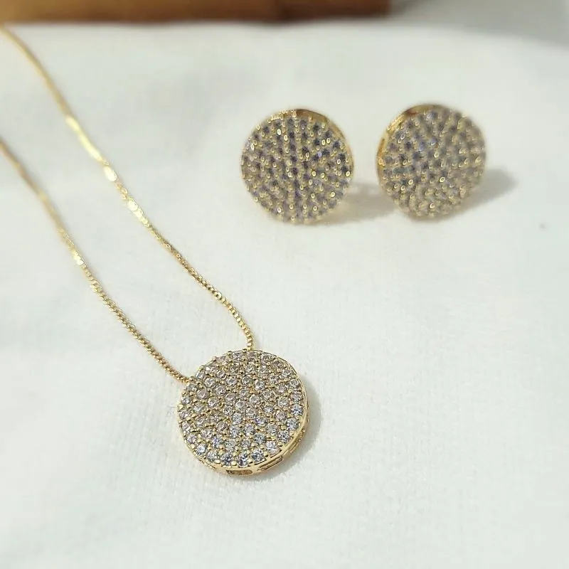 conjunto ouro redondo cravejado cristal