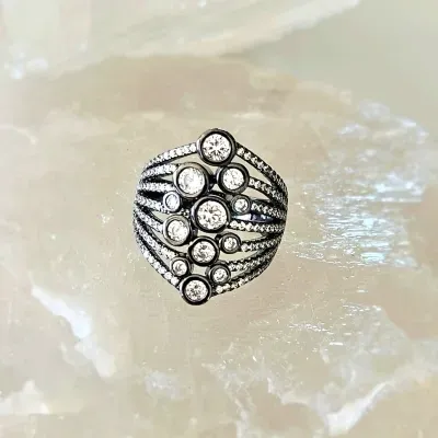 anel ródio negro 7 linhas zircônias com ponta bolinha