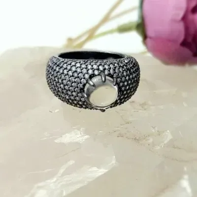 anel ródio negro cristal redondo verde claro todo cravejado zircônias
