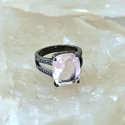 anel ródio negro cristal retângulo rosa com 2 voltas zircônias rosa