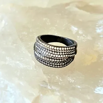 anel ródio negro curvo 10 linhas zircônias