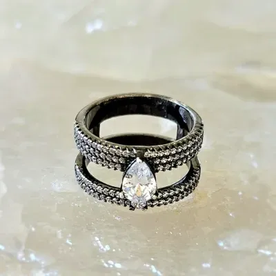 anel ródio negro duplo fias zircônias com meio 1 gota cristal