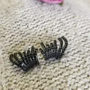 brinco rodio negro 7 filas zirconias negras volta orelha