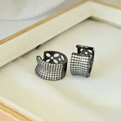 brinco rodio negro argola grande concava 7 fileiras zirconias + lateral