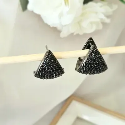 brinco rodio negro argola grande triangulo 10 fileiras zirconias negras