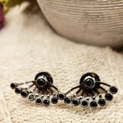 brinco rodio negro ear jacket 2 em 1 com 8 pontas zirconias negras