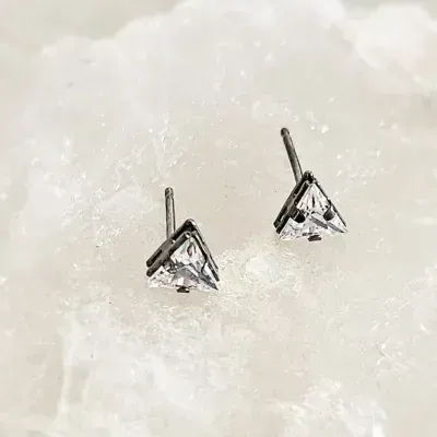 brinco ródio negro triangulo cristal p