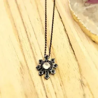 colar rodio negro circulo cristal nude opaco com volta zircônias negras