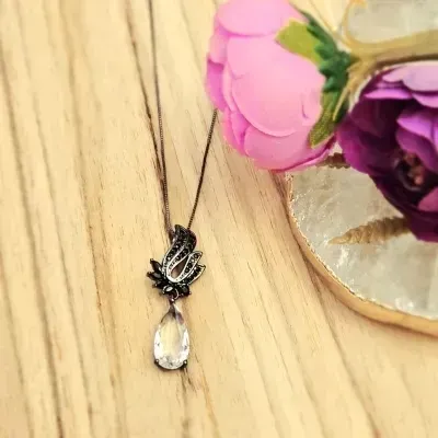 colar ródiod negro U duplo cravejado zirconias negras com gota cristal pendurada