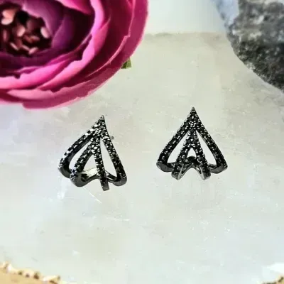 brinco rodio negro 4 faixas afuniladas zirconias volta orelha