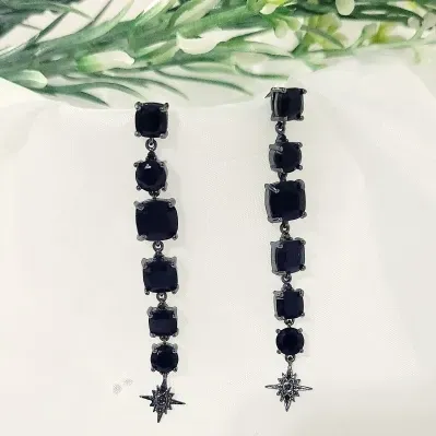 brinco rodio negro fio comprido pendurado com 6 bolinhas cristal preto + uma estrela na ponta