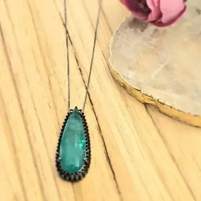 colar rodio negro gota alongada  verde mar com base 1 volta zirconias